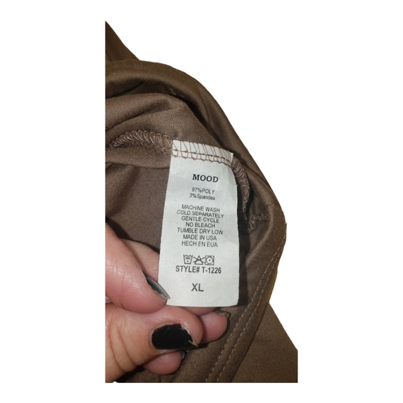 MOOD. XL. Long-sleeved crop top its chest cut out. NWT. (sku 331) - Picture 2 of 5